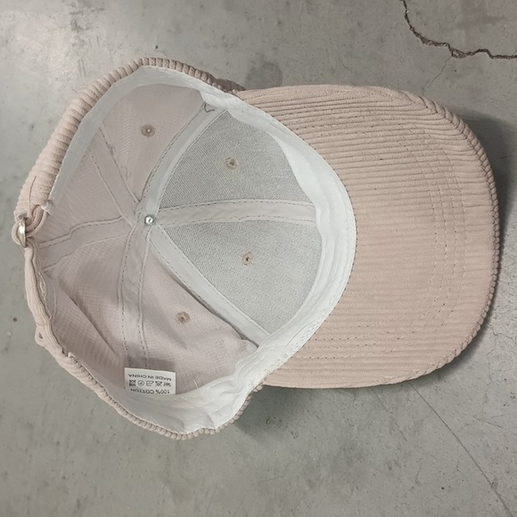 Paige - Picture 3 of 3